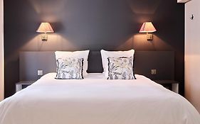 Le 24 Hotel